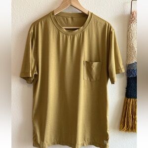 Vuori Shirt Men’s Size Large Tradewind Performance Tee Athletic Crewneck Pocket